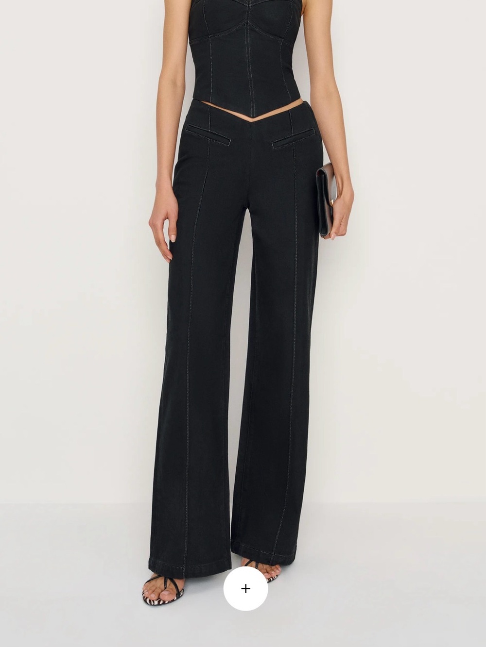 NWT Reformation Arana Trouser Jeans in Black - V cut low rise waist - Size 27